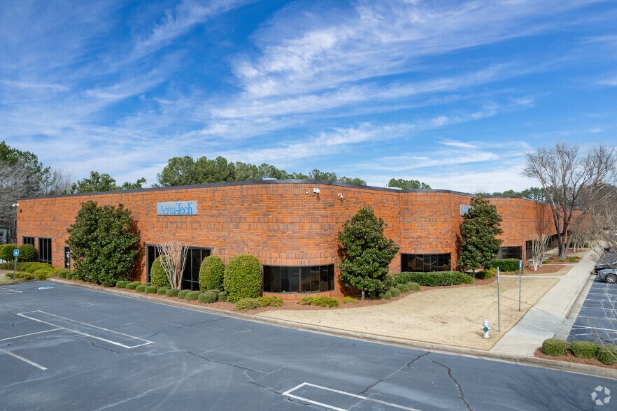 More Photos Of 11350 Old Roswell Rd, Alpharetta Warehouse For Lease
