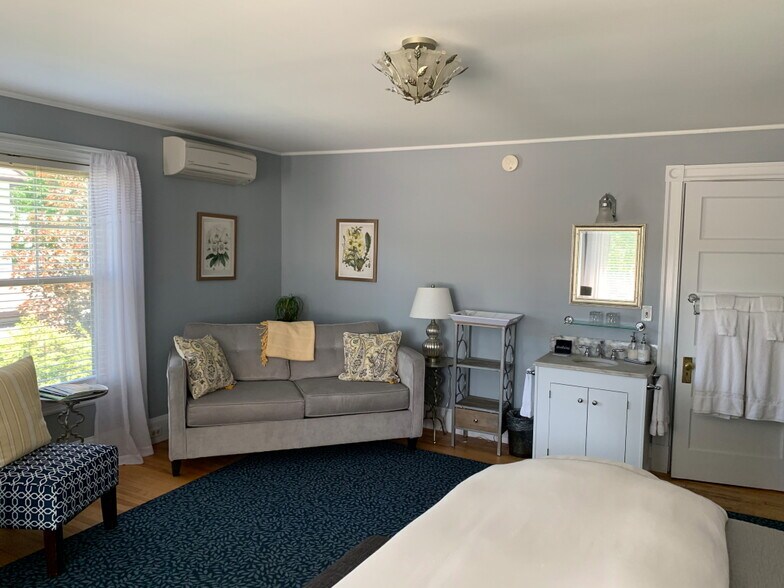More Photos Of 548 Main St, Fryeburg Hotel For Sale