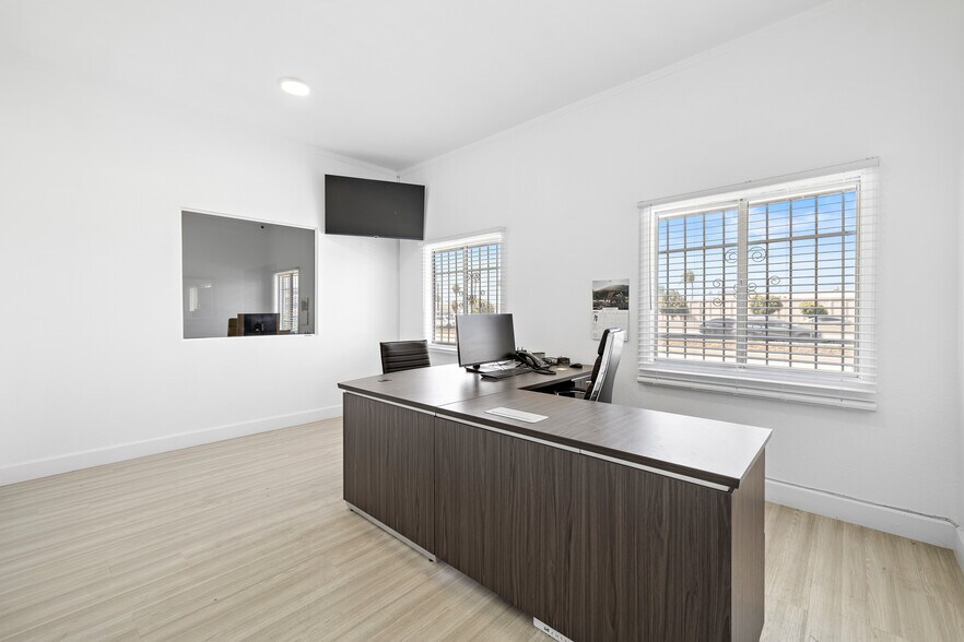 More Photos Of 5013-5017 Telegraph Rd, Los Angeles Light Manufacturing For Sale