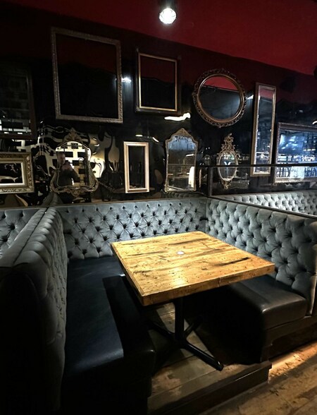 More Photos Of 616 Davis St, Evanston Storefront For Lease