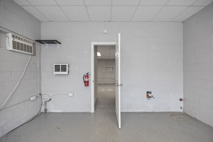 More Photos Of 215 Burlington Ave, Gibsonville Flex For Sale
