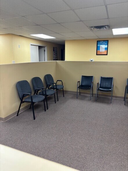 More Photos Of 5438-5440 Centre Ave, Pittsburgh Showroom For Lease