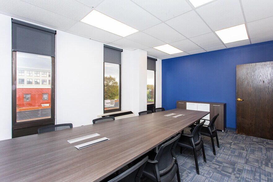 More Photos Of 120 Erie Blvd, Schenectady Bank For Lease