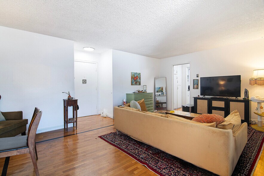 More Photos Of 439 S Hobart Blvd, Los Angeles Apartments For Sale