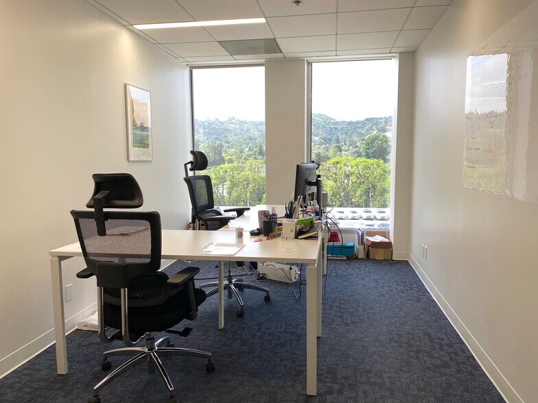 More Photos Of 14724-14726 Ventura Blvd, Sherman Oaks Office For Lease