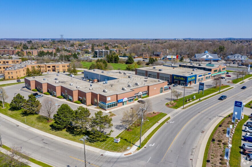 More Photos Of 620 Davenport Rd, Waterloo Freestanding For Lease