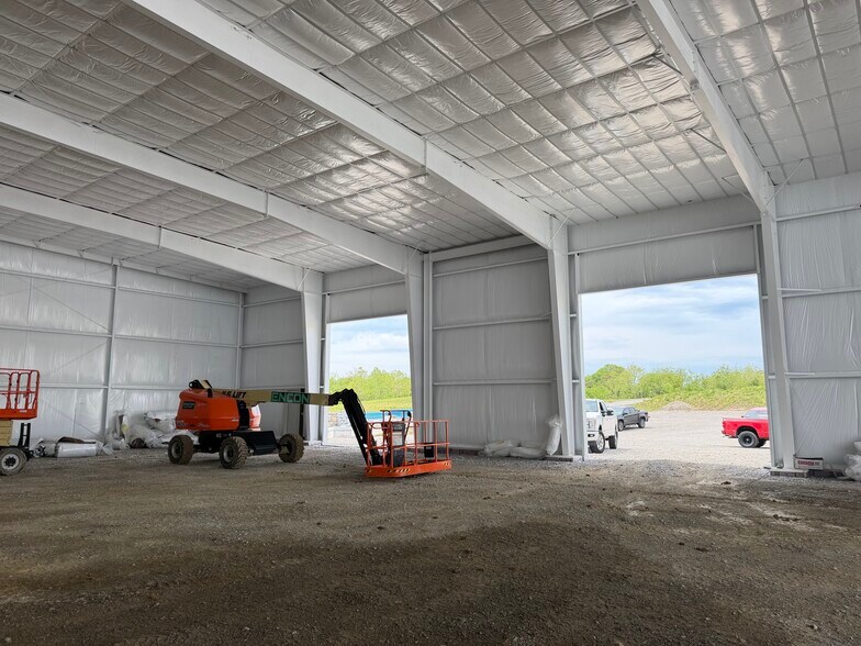 More Photos Of 9381 Seward Rd, Fairfield Warehouse For Lease