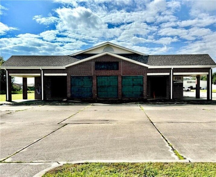 More Photos Of 2800 E Judge Perez Dr, Meraux Freestanding For Lease