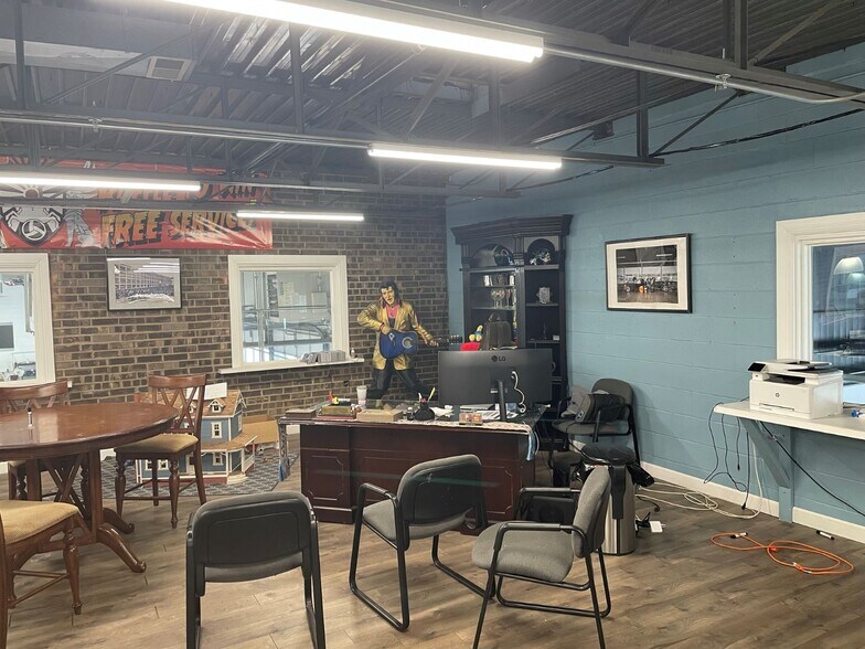 More Photos Of 4200 E Main St, St Charles Auto Dealership For Sale