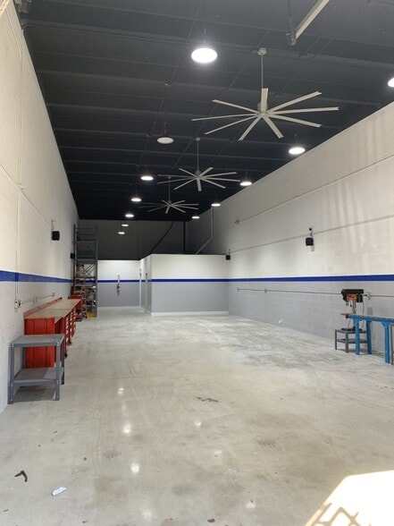 More Photos Of 4960 NW 165th St, Miami Warehouse For Sale