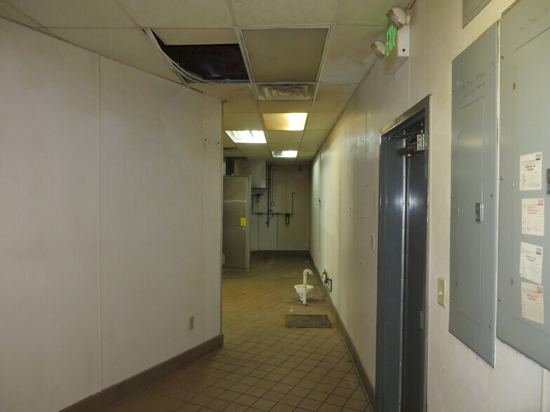 More Photos Of 568-570 Union Ave, Middlesex Freestanding For Lease