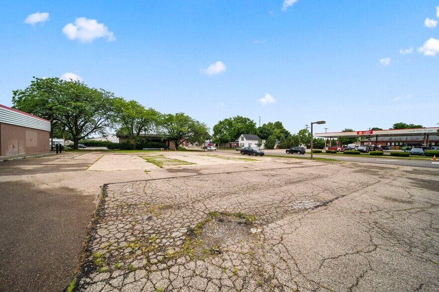 More Photos Of 324 N Main St, New Carlisle Restaurant For Sale