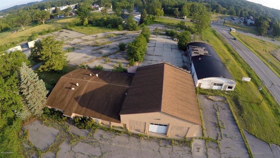 More Photos Of 10 Caberfae Hwy, Manistee Service For Sale