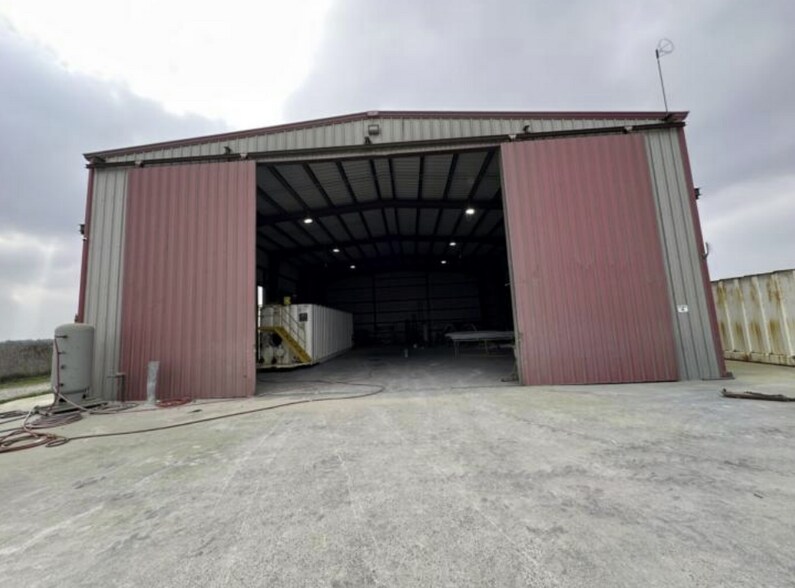 More Photos Of 2651 Highway 44, Robstown Service For Sale