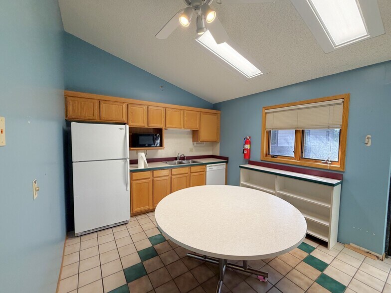 More Photos Of 14387 Edgewood Dr, Baxter Office For Lease