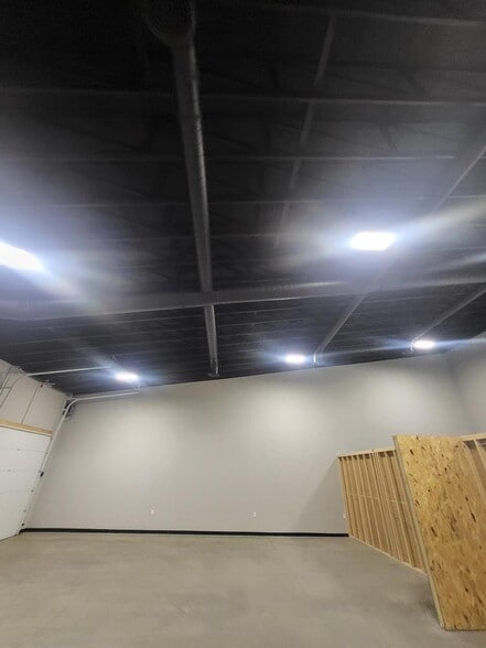 More Photos Of 1131 Lincoln Ave SW, Huron Freestanding For Lease