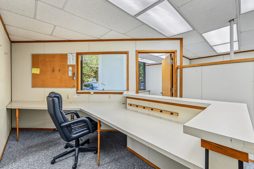More Photos Of 2219 Packard St, Ann Arbor Office For Sale