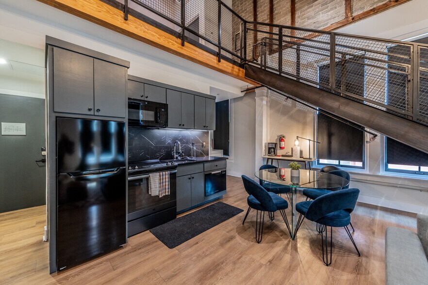 More Photos Of 1405 S Flores St, San Antonio Storefront Retail Residential For Sale