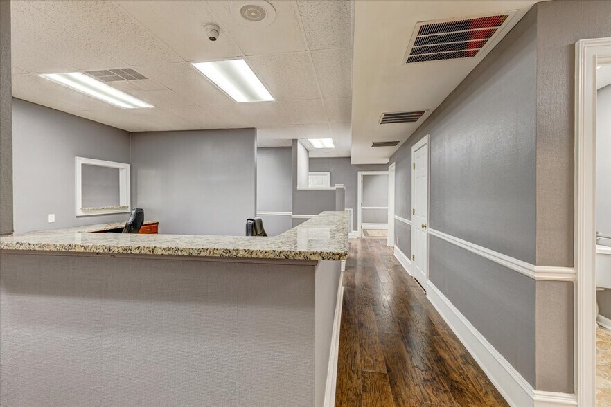 More Photos Of 7175 Jonesboro Rd, Morrow Office For Lease