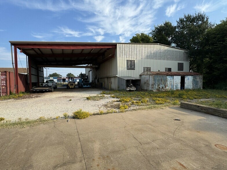 More Photos Of 1601 N Frisco St, Henderson Warehouse For Sale