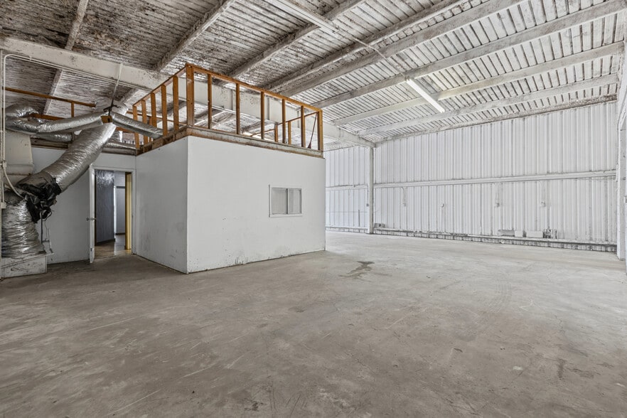 More Photos Of 4715 Turner Warnell Rd, Arlington Warehouse For Sale