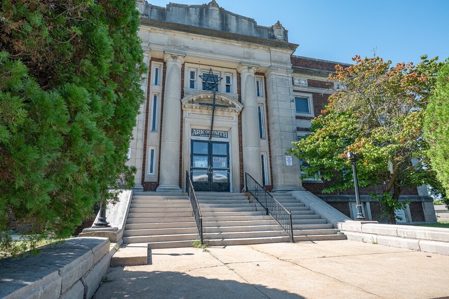 More Photos Of 401 E Broadway St, Muskogee Lodge Meeting Hall For Sale