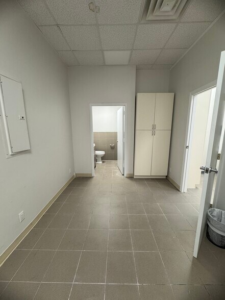 More Photos Of 1432 Hylan Blvd, Staten Island Medical For Lease