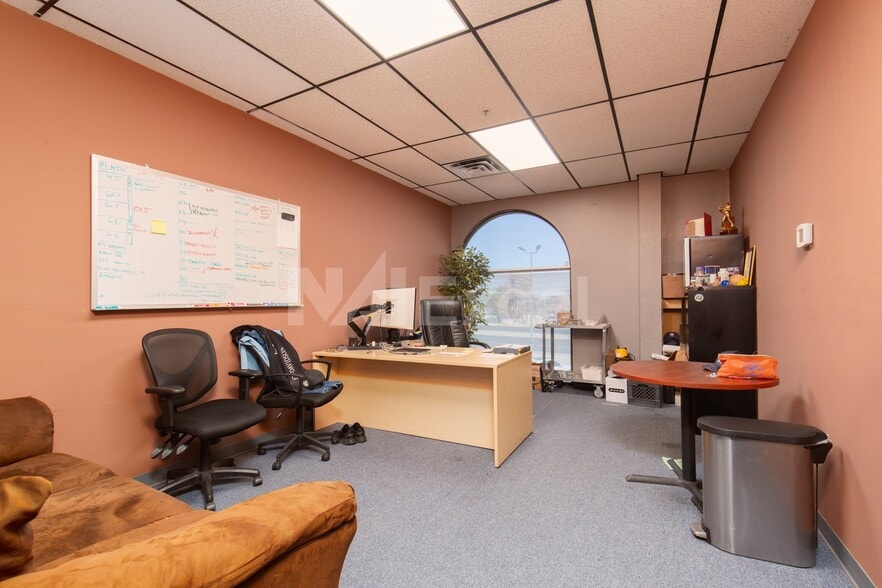 More Photos Of 4380 Boulder Hwy, Las Vegas Light Distribution For Lease