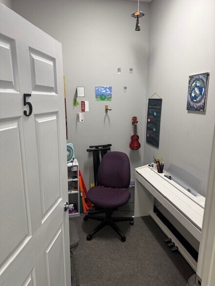 More Photos Of 360 E Grand Blanc Rd, Grand Blanc Office For Lease