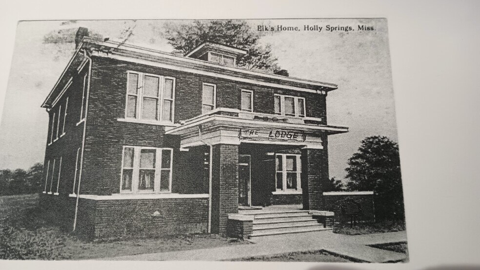 More Photos Of 158 E College Ave, Holly Springs Office For Sale