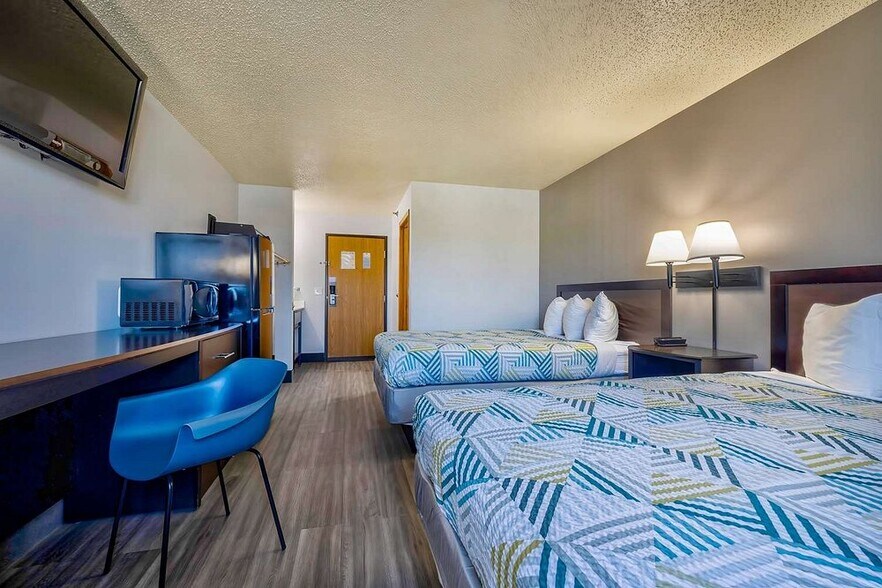 More Photos Of 203 SE 7th St, Stuart Hotel For Sale