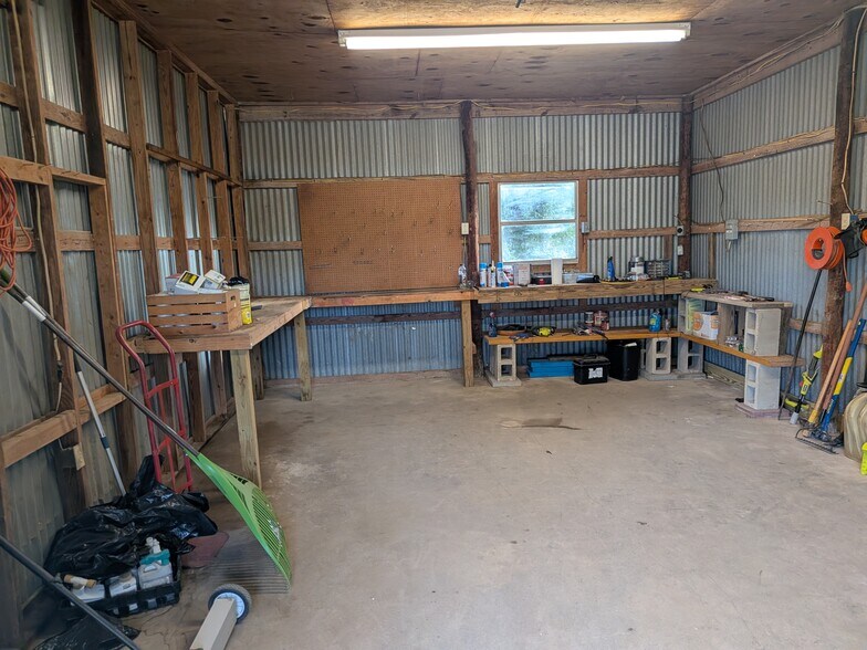 More Photos Of 2110 W Hwy 290, Dripping Springs General Retail For Lease