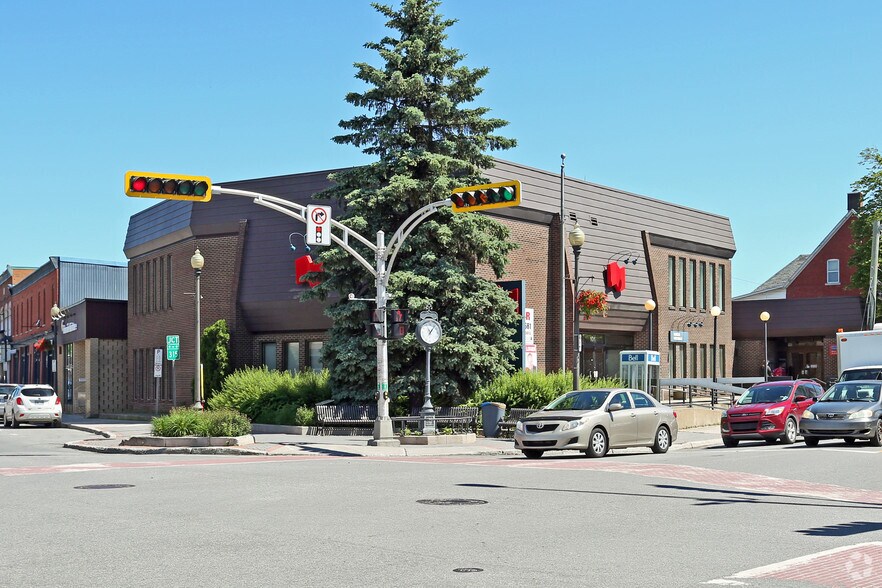 More Photos Of 107-111 Rue Maclaren E, Gatineau General Retail For Lease