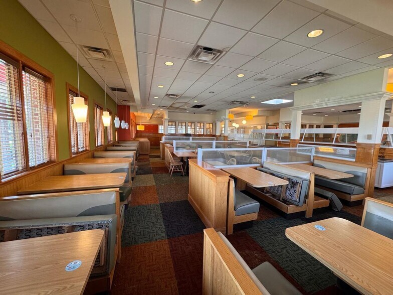 More Photos Of 2949 Dixie Hwy, Hamilton Restaurant For Sale