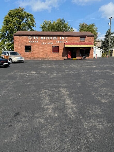 More Photos Of 775 W Chestnut St, Washington Auto Dealership For Sale