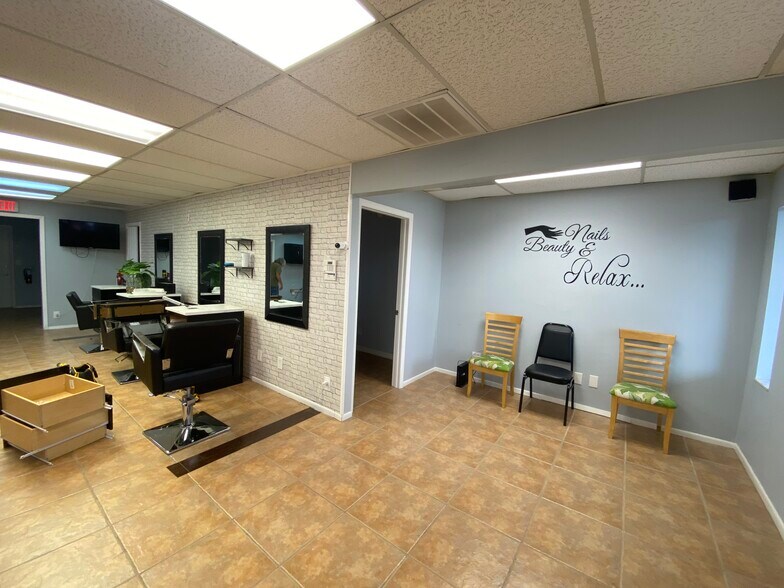 More Photos Of 12820 Kenwood Ln, Fort Myers Medical For Lease