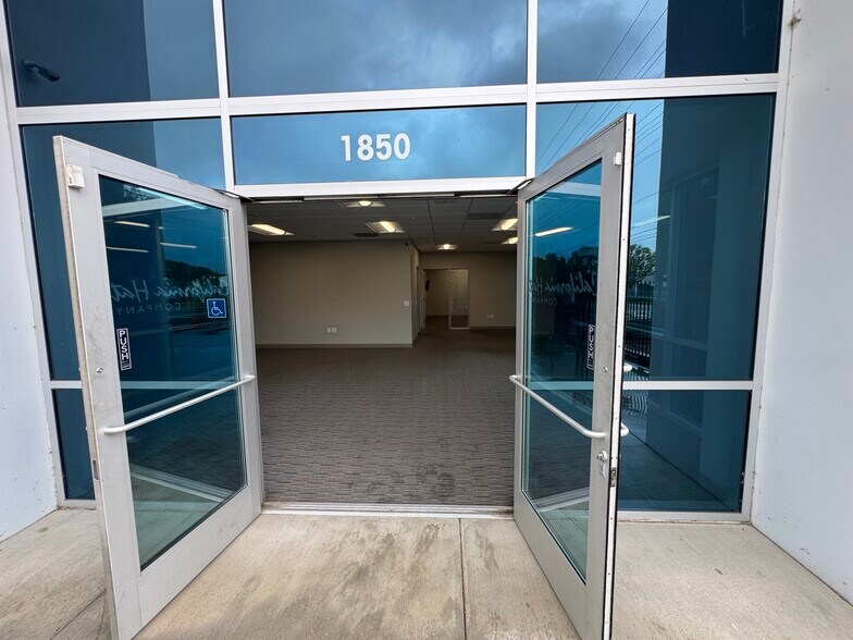 More Photos Of 1850 Rustin Ave, Riverside Warehouse For Sale