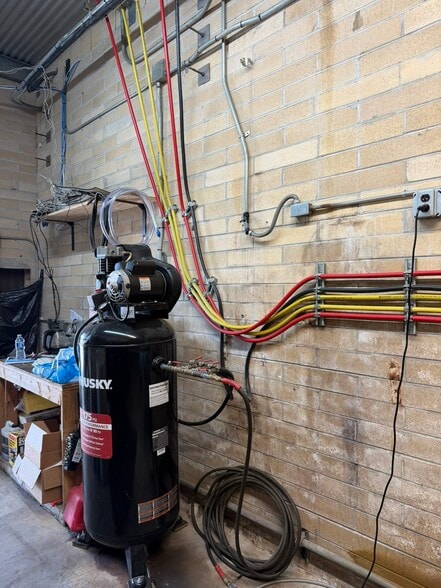 More Photos Of 102 S Fair St, Calhoun Carwash For Sale