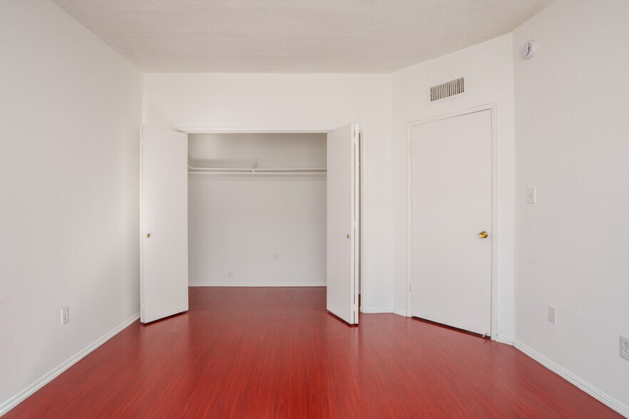 More Photos Of 406 S St Andrews Pl, Los Angeles Apartments For Sale