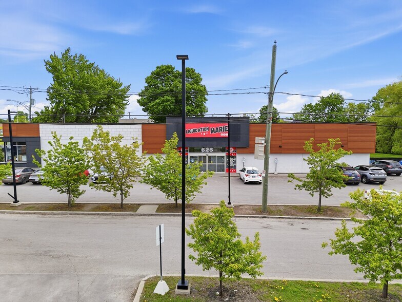 More Photos Of 625 Av 11E, Saint-jerome Freestanding For Lease