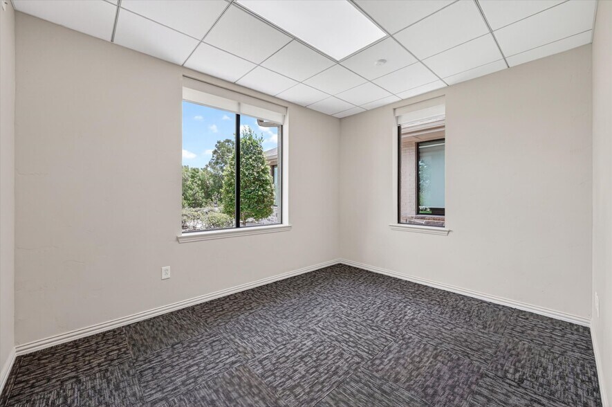 More Photos Of 6200 Stone Hill Farms Pky, Flower Mound Loft Creative Space For Lease