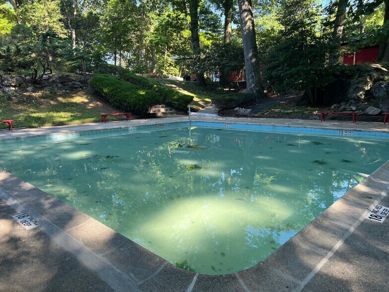 More Photos Of 202 W Hartsdale Ave, Hartsdale Health Club For Sale