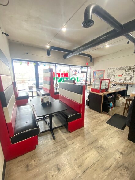 More Photos Of 1619 W College Ave, Appleton Storefront Retail Office For Lease