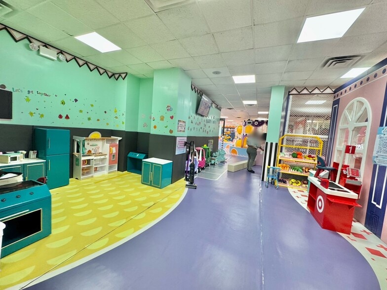 More Photos Of 1267 Forest Ave, Staten Island Storefront Retail Office For Lease