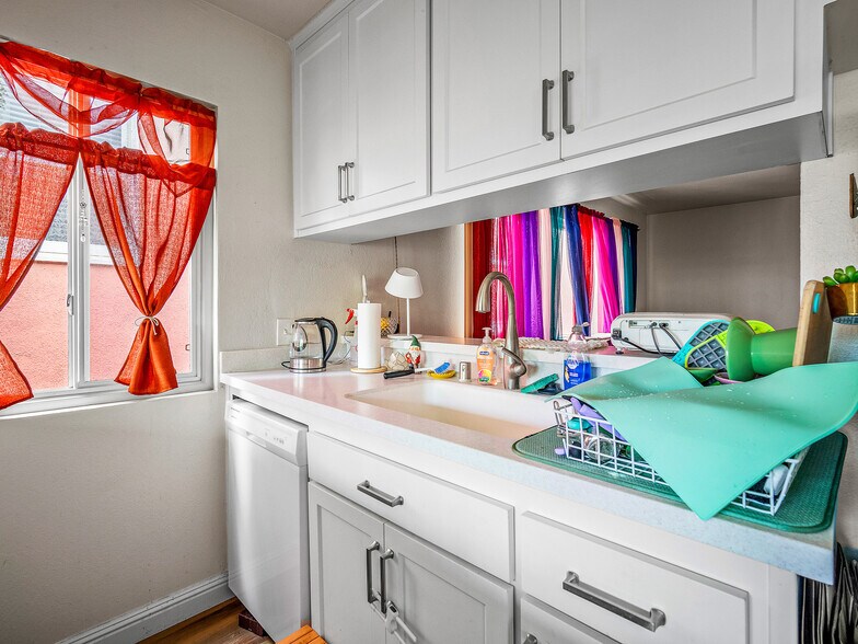 More Photos Of 718 13th St, Sacramento Apartments For Sale