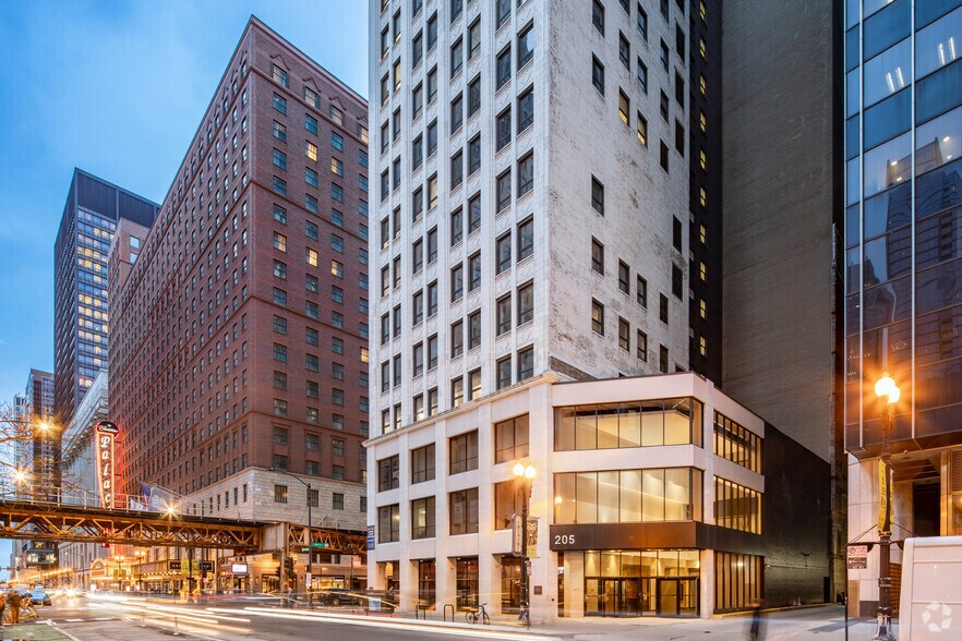 More Photos Of 205 W Randolph St, Chicago Office For Lease
