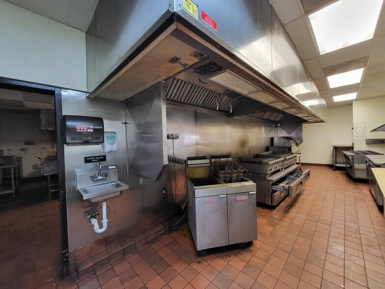 More Photos Of 3607 S Range Line Rd, Joplin Restaurant For Lease