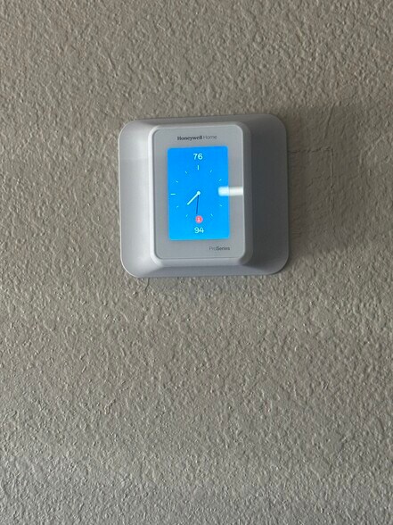 More Photos Of 259 SW 1st Ave, Canby Office For Lease