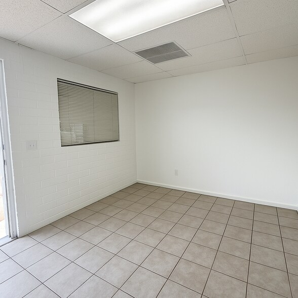 More Photos Of 2700-2724 W Osborn Rd, Phoenix Service For Lease
