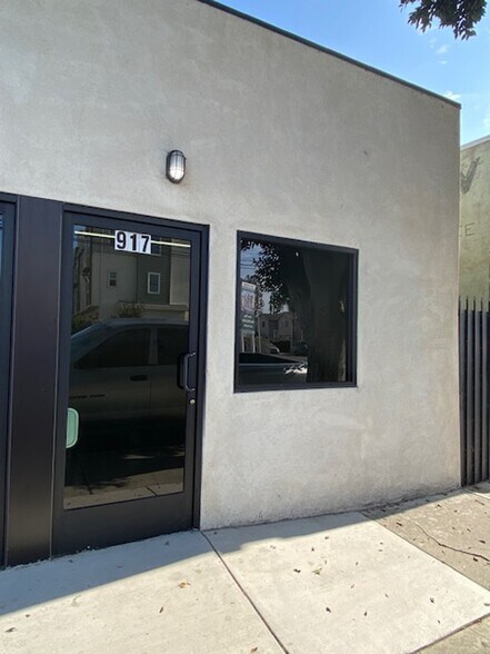 More Photos Of 917 W Compton Blvd, Compton Storefront Retail Office For Lease